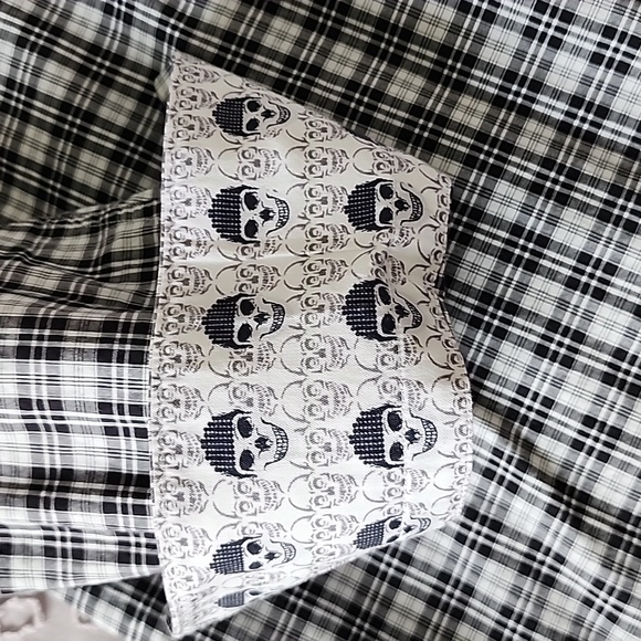 Long sleeve Robert Graham botton down men's shirt. Great condition. - Picture 2 of 4